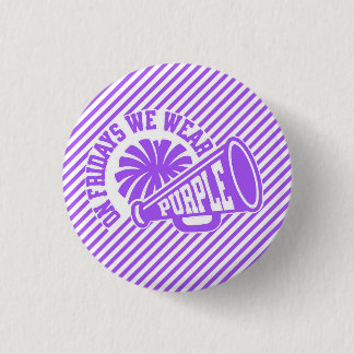 Am Freitag tragen wir lila Game Day Megaphon Button