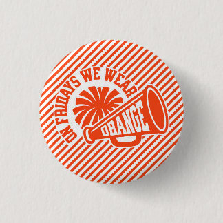 Am Freitag tragen wir orange Game Day Megaphon Button