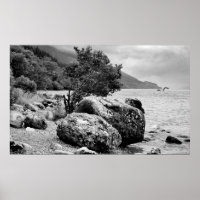 Am Ufer von Loch Ness mit dem Monster