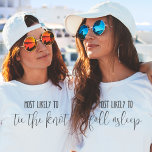 "Am wahrscheinlichsten ist es, dass der Junggeseli T-Shirt<br><div class="desc">Feiern Sie die Braut mit diesem personalisierbaren Junggeselinnen-Abschied-Hemd "höchstwahrscheinlich" stilvoll zu sein! Dieses Shirt ist von Text über Hemdfarbe bis zur Schriftart-Farbe anpassbar (klicken Sie auf personalisieren und dann mit dem Design-Tool bearbeiten!),  die Möglichkeiten sind unendlich für Bachelorette Spaß!</div>