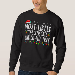 Am wahrscheinlichsten schläft er unter dem Baumwol Sweatshirt