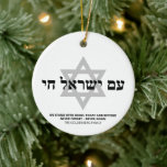 Am Yisrael Chai hebrew Israel Fahne personalisiert Keramik Ornament<br><div class="desc">Am Yisrael Chai hebräischer Text mit personalisiertem schwarzem Sondertext und hellgrauem Stern von David auf einer Seite des Ornaments. Israel-Flagge auf der anderen Seite des Ornaments. Erhältlich in vielen Formen und Materialien. Am Jisrael Chai, Das Volk Israels lebt, die Nation Israels lebt als jüdische Solidaritätshymne und als weit verbreiteter Ausdruck...</div>