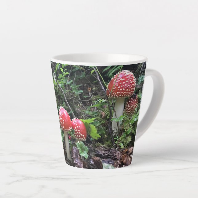 Amanita Muscaria Pilze - 12 oz. Latte Tasse (Rechte Ecke)