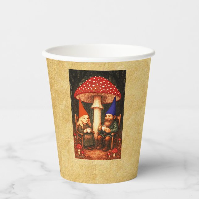 Amanita Mushroom und Gnomes Pappbecher (Vorderseite)