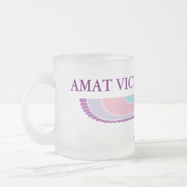 Amat Victoria Curam Mattglastasse (Links)