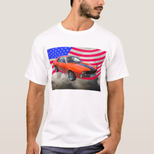 AMC Javlin Car mit amerikanischer Flagge T-Shirt