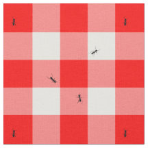 Ameisen auf den Gingham-Karos lebensgroß