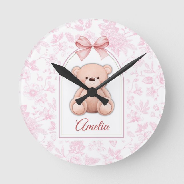 Amelia | Benutzerdefiniertes rosa Teddy-Bär-Kinder Runde Wanduhr (Vorderseite)