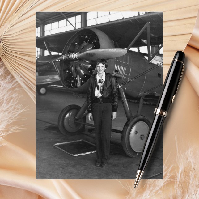 Amelia Earhart Black White Photo Aviation Vintage Postkarte (Von Creator hochgeladen)