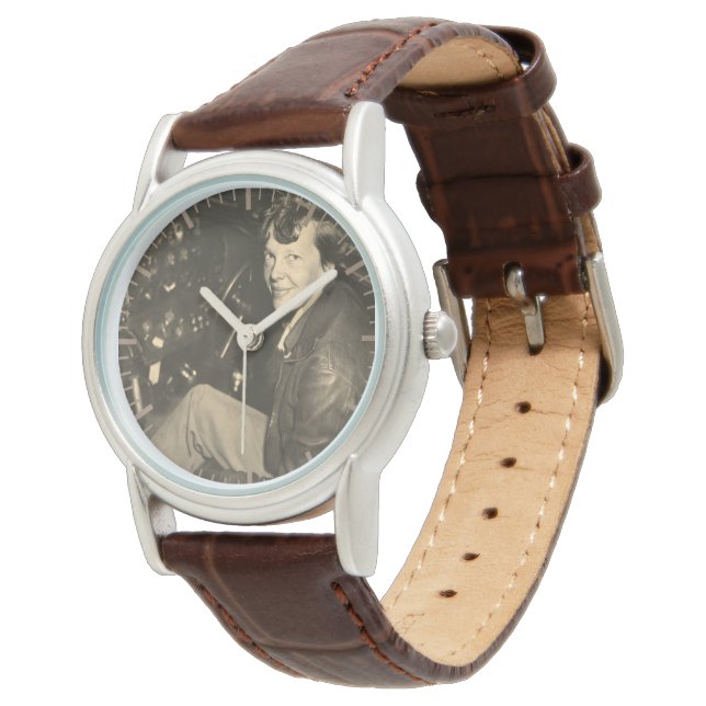 Amelia Earhart Flugzeug Cockpit Foto 1937 Women's Armbanduhr (Schrägansicht)