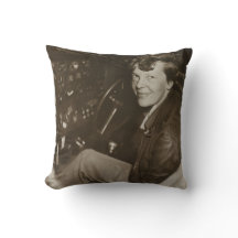 Amelia Earhart Ungezwungenes Flugzeug-Cockpit-Foto