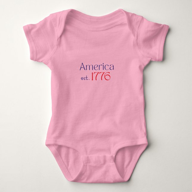 America 250 Birthday est 1776 Typography Pink Baby Strampler (Vorderseite)