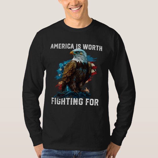 America is Worth Fighting For American Bald Eagle  T-Shirt (Vorderseite)