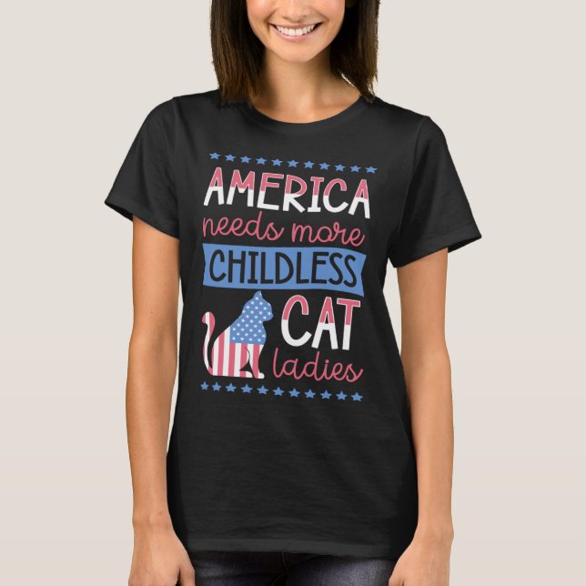America Needs More Childless Cat Ladies Childless T-Shirt (Vorderseite)
