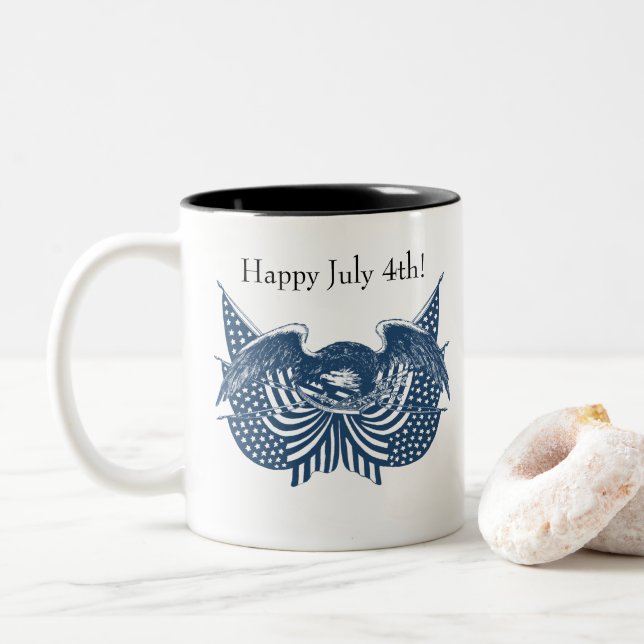 American Eagle Guarding USA Patriotic Flag Banner Zweifarbige Tasse (Mit Donut)