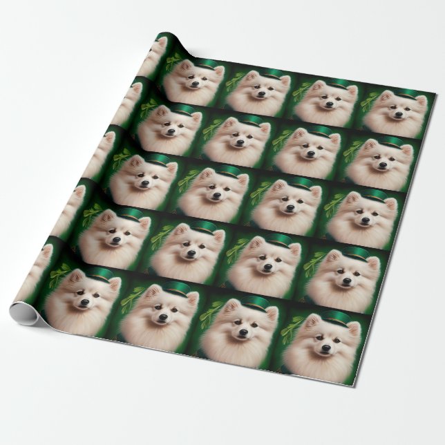 American Eskimo Hund in St. Patrick's Day Dress Geschenkpapier (Ungerollt)