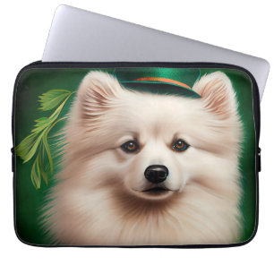 American Eskimo Hund in St. Patrick's Day Dress Laptopschutzhülle