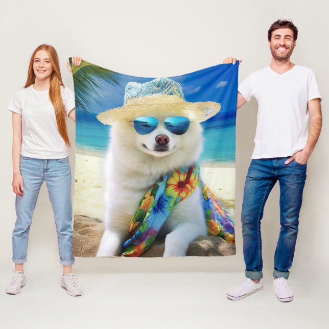 American Eskimo on Beach, Sommergeschenk für Hunde Fleecedecke (Beispiel)