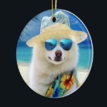 American Eskimo on Beach, Sommergeschenk für Hunde Keramik Ornament<br><div class="desc">Sie suchen das perfekte Sommergeschenk für einen Hundefreund? Schauen Sie sich nur diesen atemberaubenden Hund an der Strand-Szene-Design! Dieses auffällige Design spiegelt den spielerischen Geist dieser geliebten Rasse wider, die auf dem Sand fröllt und die Sonne und das Surfen einnimmt. Mit seinen lebhaften Farben und seinem lebendigen Detail wird dieses...</div>