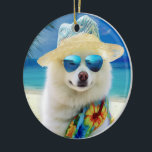 American Eskimo on Beach, Sommergeschenk für Hunde Keramik Ornament<br><div class="desc">Sie suchen das perfekte Sommergeschenk für einen Hundefreund? Schauen Sie sich nur diesen atemberaubenden Hund an der Strand-Szene-Design! Dieses auffällige Design spiegelt den spielerischen Geist dieser geliebten Rasse wider, die auf dem Sand fröllt und die Sonne und das Surfen einnimmt. Mit seinen lebhaften Farben und seinem lebendigen Detail wird dieses...</div>