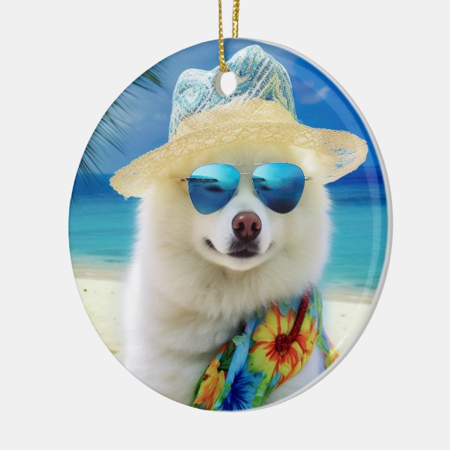 American Eskimo on Beach, Sommergeschenk für Hunde Keramik Ornament (Links)