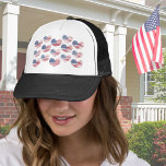 American Flag Red White Blue Patriotic Truckerkappe<br><div class="desc">Niedliche patriotische amerikanische Flagge Rustikale Herz Pattern Trucker Hat! Ein Muster rustikaler oder bedrückter aussehender amerikanischer Flag-Herzen,  um ein lustiges Bild rot,  weiß und blau zu machen! Perfekt für 4. Juli,  Gedenktag,  Veteranentag und mehr!</div>