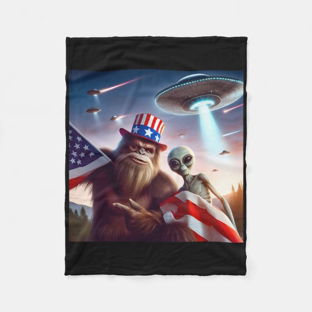 American Flag Sasquatch mit Alien Ufo Bigfoot 4. Fleecedecke (Vorderseite)