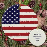 American Flag USA Personalisiert Patriotic Keramik Ornament<br><div class="desc">Dieses Dekor der amerikanischen Fahne ist der perfekte Weg, Ihren patriotischen Geist in dieser Feriensaison zu zeigen. Das Dekor zeichnet sich durch das Design der US Flagge in fett rot, weiß und blau aus. Es ist ein großartiges Geschenk für Militärveteranen und ihre Familien, oder für jeden, der Amerika Liebe und...</div>