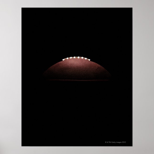 American Football Ball auf schwarzem Hintergrund Poster (Vorne)