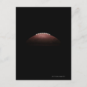 American Football Ball auf schwarzem Hintergrund Postkarte