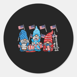American Gnomes Nurse 4. Juli Scrub Top Patrio Runder Aufkleber