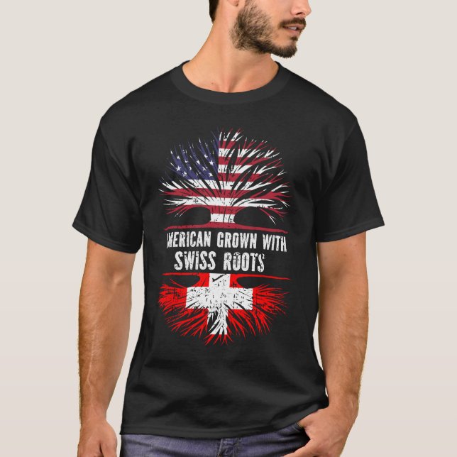 American Grown mit Schweizer Roots USA Flag T-Shirt (Vorderseite)