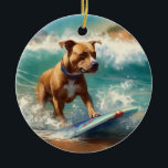 American Staffordshire Beach Surfing Malerei Keramik Ornament<br><div class="desc">Tauchen Sie ein in die spielerische Welt des Kaninchen-Abenteuers mit diesem faszinierenden Bild. Ein gepflegter Hund geht zu den Wellen und reitet geschickt auf einem sonnengeküssten Strand. Das lebendige Kunstwerk vereint wunderbar das Wesentliche der Erregung am Strand, während der Hund furchtlos auf den Wellen reitet und den Geist von Spaß...</div>