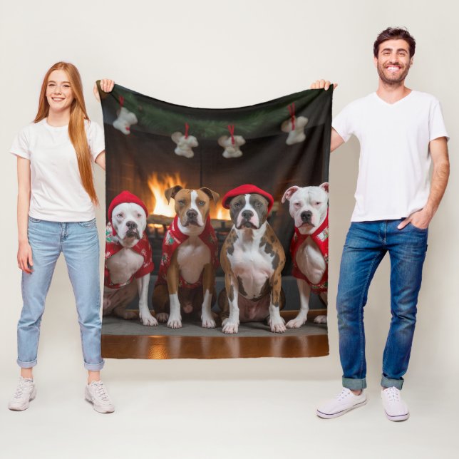 American Staffordshire by Fireplace Christmas Fleecedecke (Beispiel)