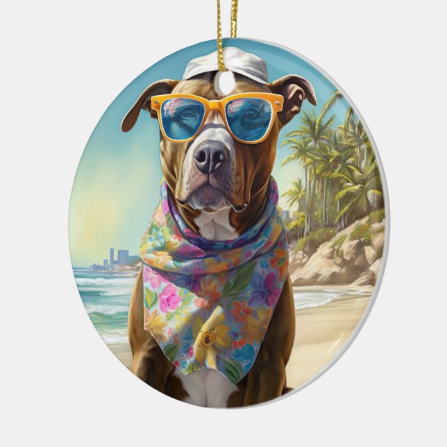 American Staffordshire on Beach, Sommergeschenk Keramik Ornament (Links)