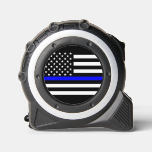 American Thin Blue Line Symbolic auf einer Maßband