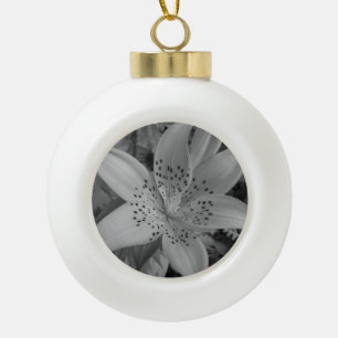 American Tiger Lily (Schwarz und Weiß) Keramik Kugel-Ornament