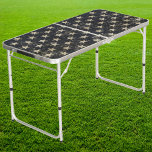 American Vintag Stars Tailgate Beer Pong Tisch<br><div class="desc">Mit dem American Vintag Stars Tailgate Beer Pong Table verschmelzen Spaß und Patriotismus perfekt. Dieser Tisch zeichnet sich durch ein auffallendes Design Vintager Sterne aus, das jede Ansammlung mit einer Touch Klassik Americana ergänzt. Ideal für Grillabende im Hinterhof, Spieltagsfeiern oder Feierlichkeiten, bietet es ein lebendiges Zentrum für freundlichen Wettbewerb und...</div>