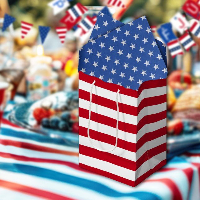 Americana Red And White Stripes  Mittlere Geschenktüte (Von Creator hochgeladen)