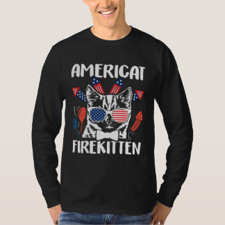 Americat firekitten 4th of july cat with firecrack T-Shirt