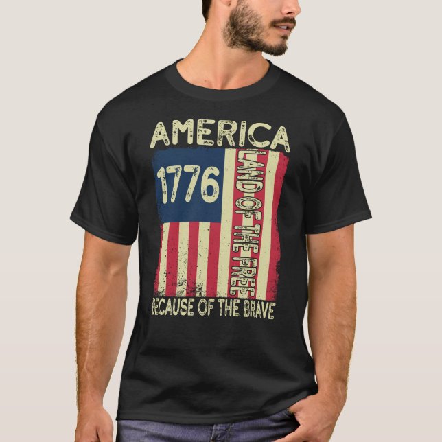 Amerika 1776 Land der Freiheit wegen der Tapferkei T-Shirt (Vorderseite)