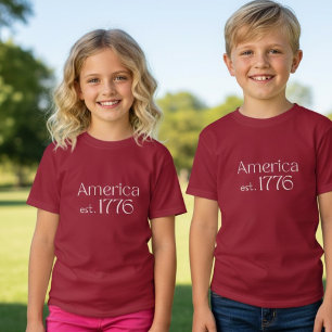 Amerika 250 Geburtstag est 1776 Typografie Rot Mäd T-Shirt