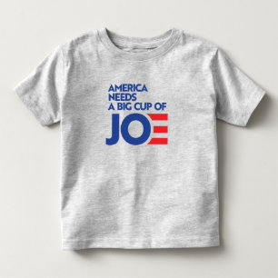 Amerika braucht einen Big Cup von Joe Kleinkind T-shirt