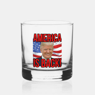 Amerika ist zurück Donald Trump, die amerikanische Whiskyglas