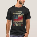 Amerika seit 2005 Vintage Geschenke 18. T-Shirt<br><div class="desc">Das ist eine großartige Geschenkidee zum 18. Geburtstag für Männer,  Frauen und deinen Vater,  Großvater,  Mama,  Ehefrau,  Mutter,  Mann,  Junge,  Mädchen,  die 2005 geboren waren,  18 Jahre alt,  2005 gemacht,  18 Jahre alt Geburtstagsgeschenke für Männer,  Frauen,  Phantastisch seit 2005,  18 Jahre</div>