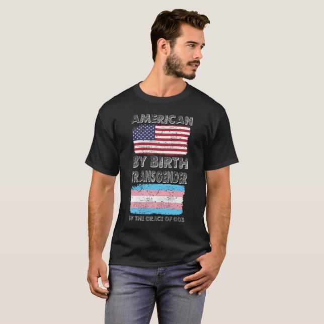 Amerikaner durch Geburttransgender-Gnade Gottes T-Shirt (Vorne ganz)