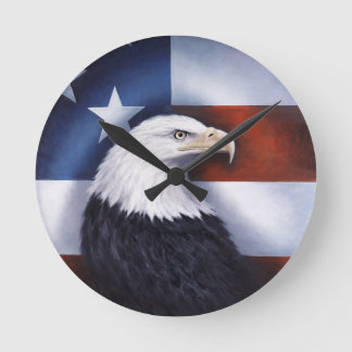 Amerikaner Eagle und Flagge Runde Wanduhr