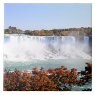 Amerikaner fällt bei Niagara Falls Fliese