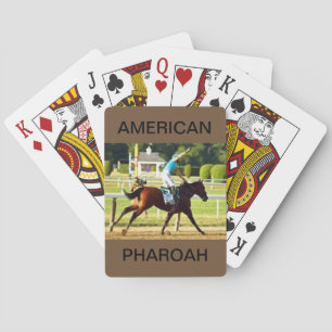 Amerikaner Pharoah auf einer Plattform der Spielkarten