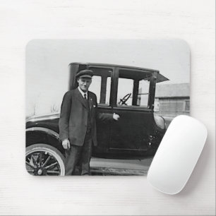 Amerikaner und sein antikes Auto Mousepad